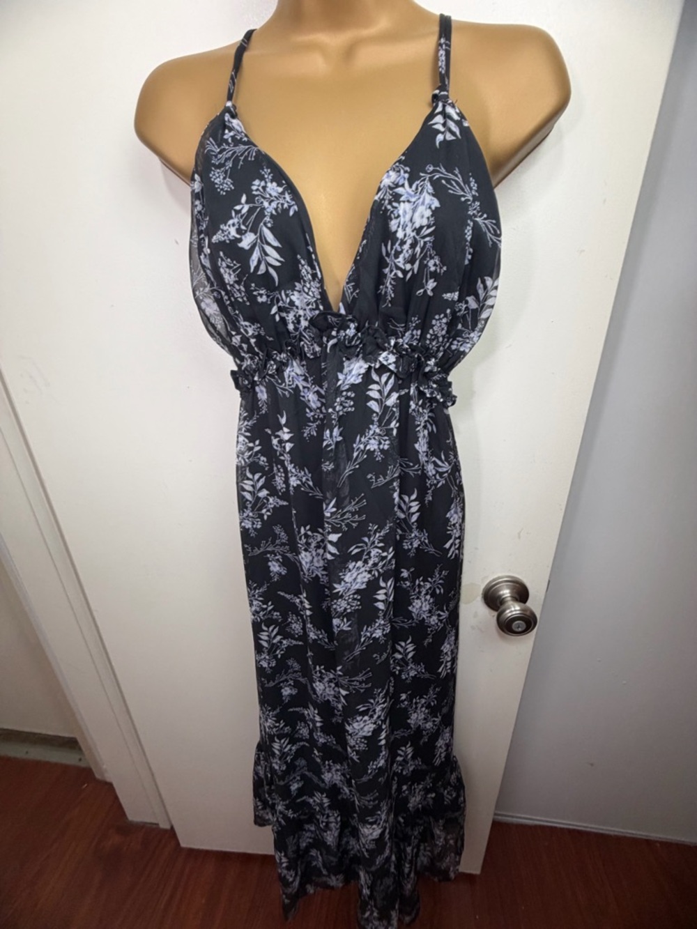 Lulus Black Make a Mark Floral Print Strappy Backless Ruffled Maxi Dress NWOT S - Picture 10 of 16